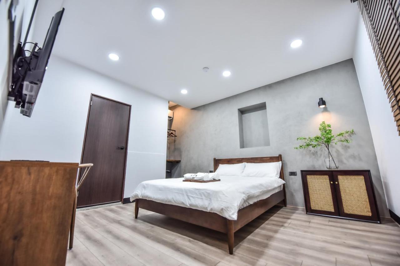 Eryang Homestay Tainan Esterno foto