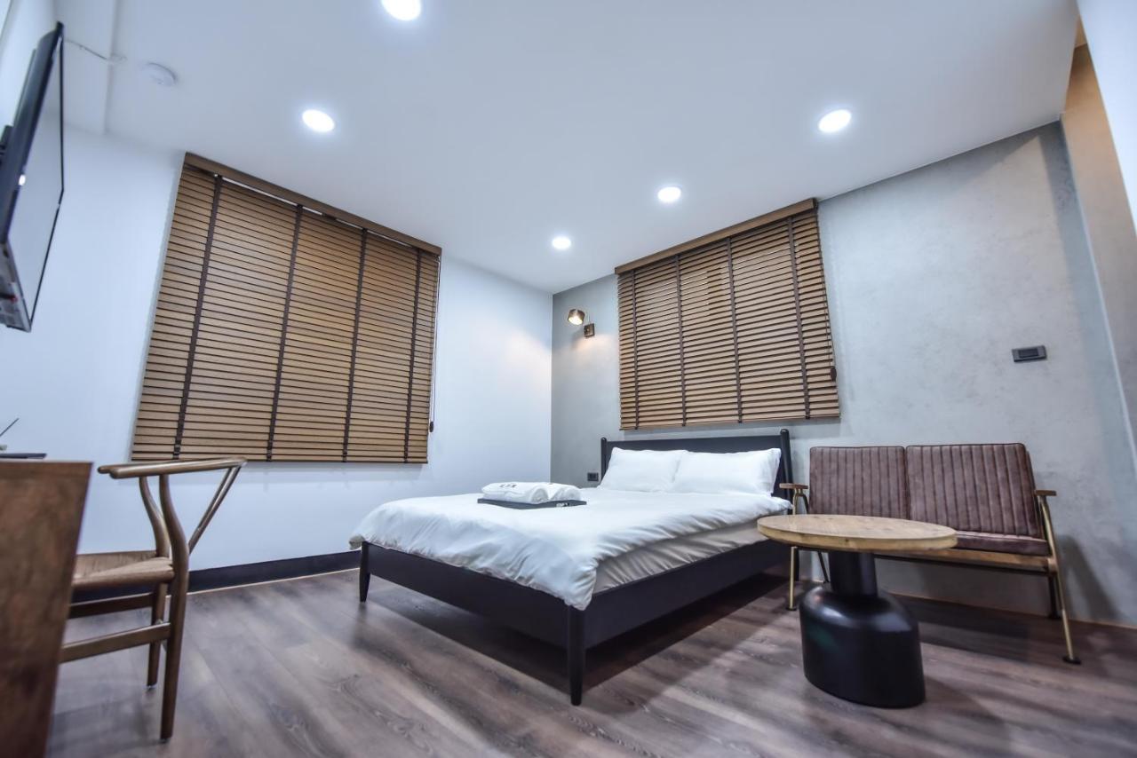 Eryang Homestay Tainan Esterno foto